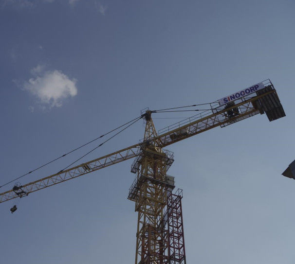 380V / 50Hz / 3 Phase Power Supply SINOCORP 10T Tower Crane In Yellow / Green Color